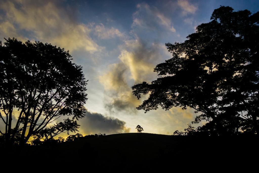 Pousada Recanto Dos Beija Flores Monte Alegre do Sul Exterior foto