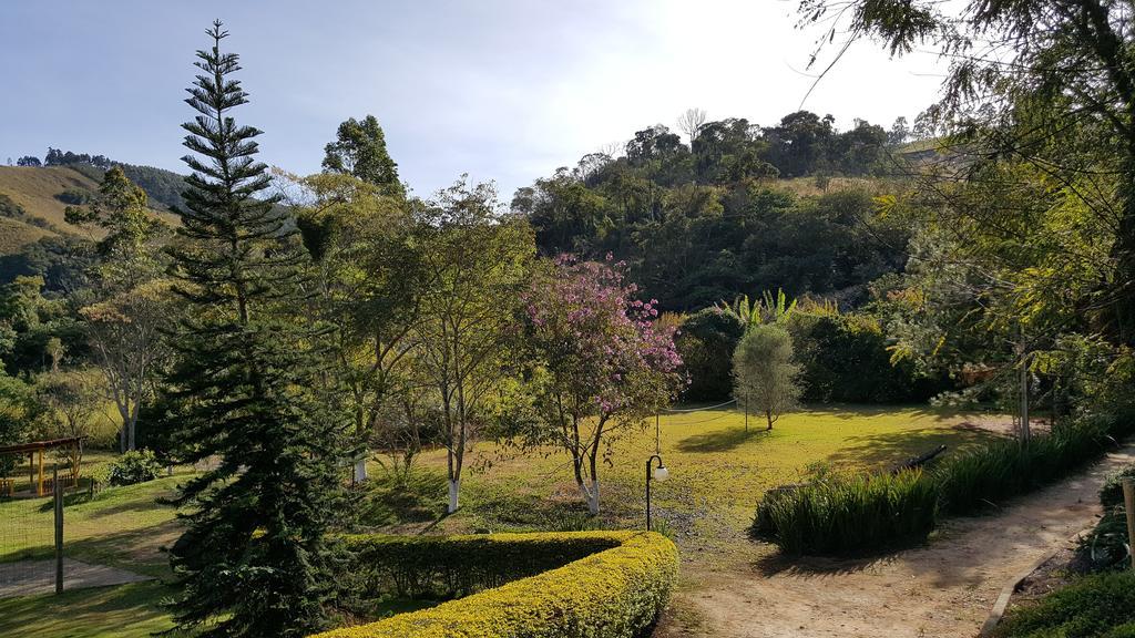 Pousada Recanto Dos Beija Flores Monte Alegre do Sul Exterior foto