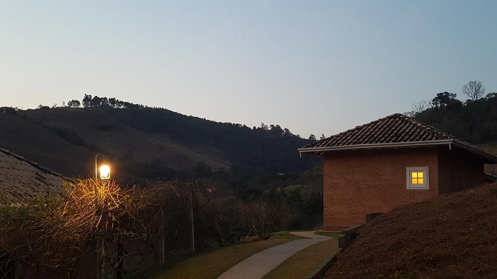 Pousada Recanto Dos Beija Flores Monte Alegre do Sul Exterior foto