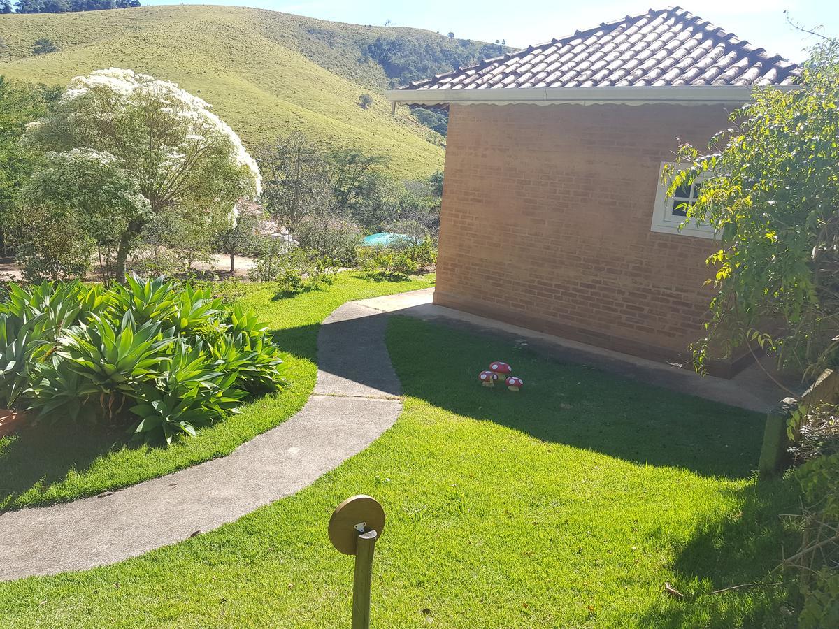 Pousada Recanto Dos Beija Flores Monte Alegre do Sul Exterior foto
