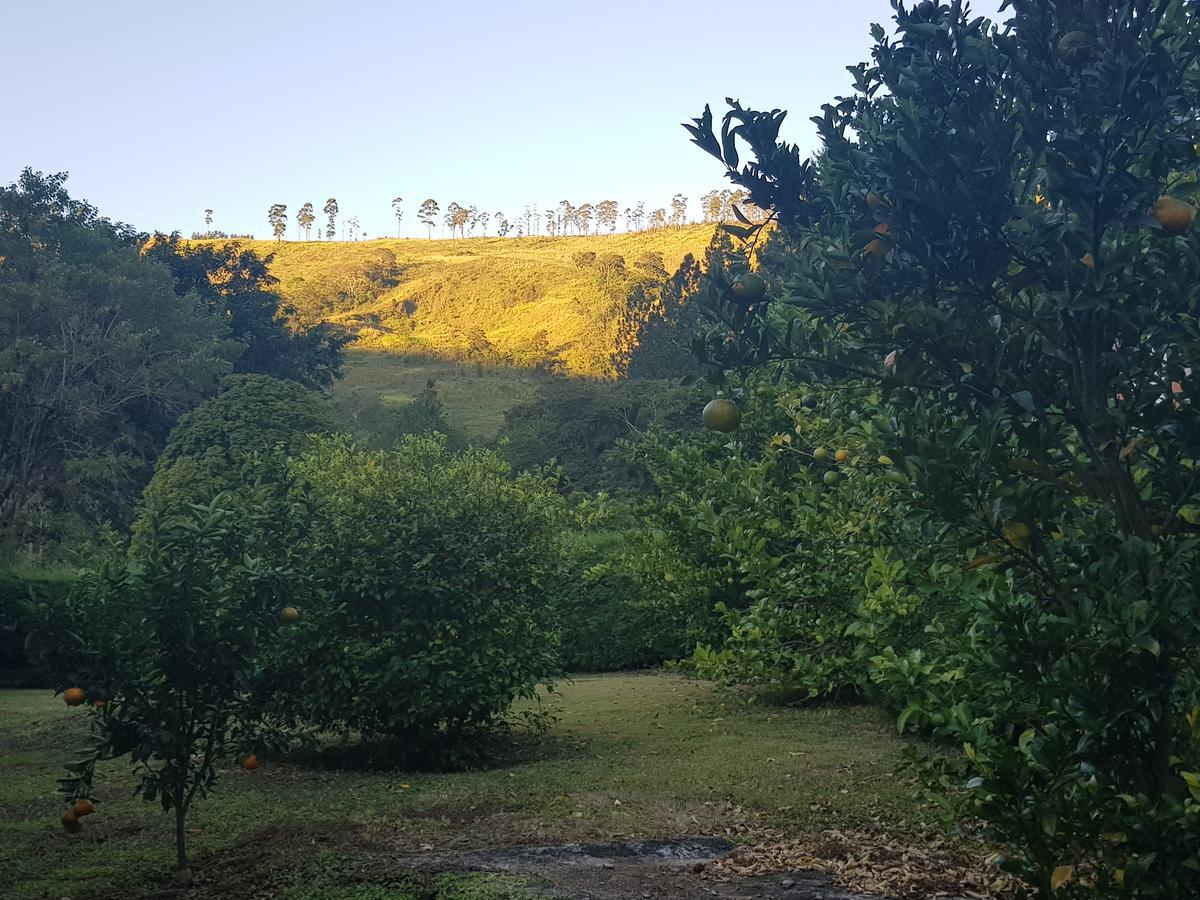 Pousada Recanto Dos Beija Flores Monte Alegre do Sul Exterior foto